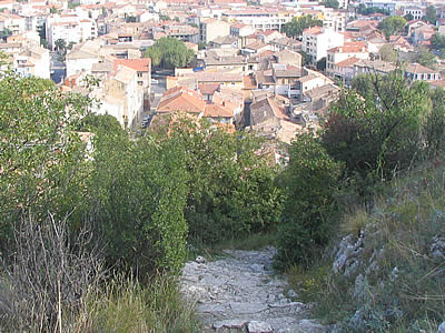 Descente de la colline St Jacques vers Cavaillon